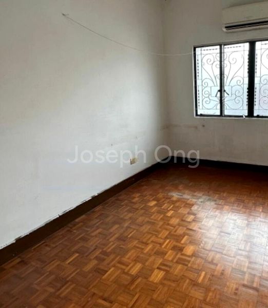 4 Bed Walk-up Apartment (Condo) for Rent in  Geylang Conservation Area - Image 1